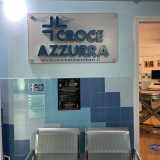 Entriamo cos� nell�area d�attesa, dalla quale intravediamo una sala operatoria...